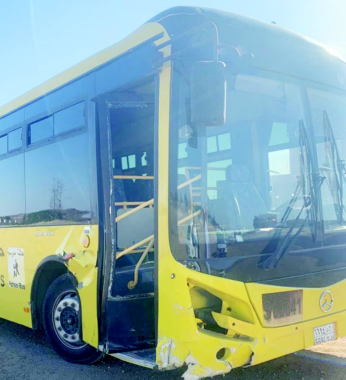 طالب سعودي يوقف حافلة بعد أن توفي سائقها